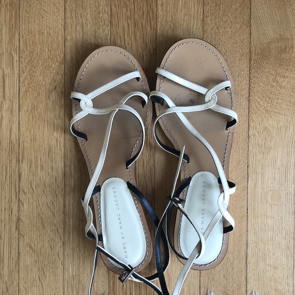 marc by marc jacobs white/black patent leather straps sandals 37.5